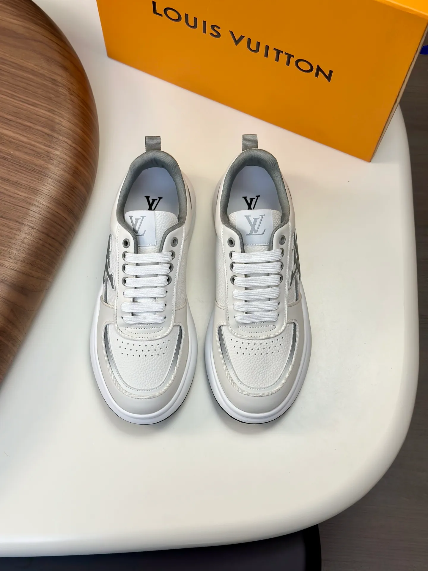 Men's shoes💰780 Lv 🔍Top purchasing agent🇮🇹 Louis Vuitton, the sports sneaker counter is synchronized, the uppers are imported from Italy, high-quality splicing colorful and complex crafts, the imported mesh padding is soft and comfortable, soles: original soles specially provided by the original factory, T men's men's shoes 💰U exclusive movable molded soles are super comfortable, original factory and single goods, 🔍🔍high quality, you can enter and leave the counter at will, welcome to compare, code number 38-44 (customized 45)